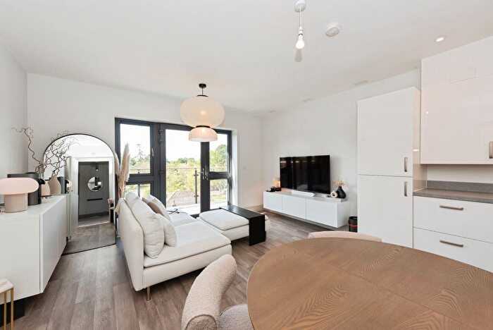 2 Bedroom Flat For Sale In Park Road, Feltham, TW13