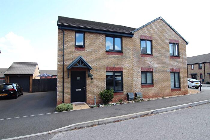 3 Bedroom Semi Detached House For Sale In Solidus Road, Mayfield Gardens, Exeter, EX1