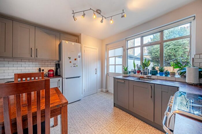 2 Bedroom Flat For Sale In Landgrove Road, Wimbledon, London, SW19