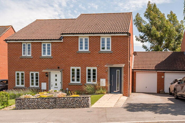 3 Bedroom Semi-Detached House For Sale In Appleton Drive, Basingstoke, RG24