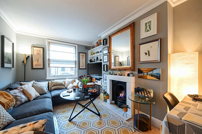 2 Bedroom Apartment For Sale In Shirlock Road, Hampstead Heath, NW3