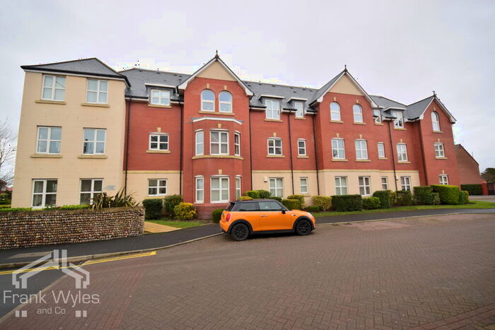 2 Bedroom Flat For Sale In Woodlands View, Ansdell, Lancashire, FY8