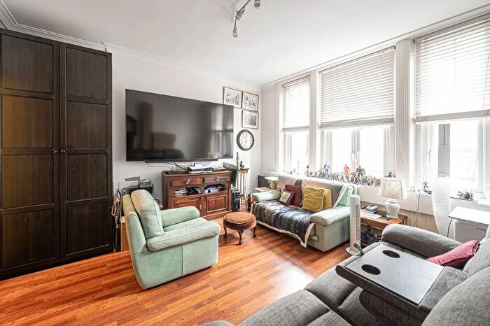 3 Bedroom Flat For Sale In Canfield Gardens, South Hampstead, NW6