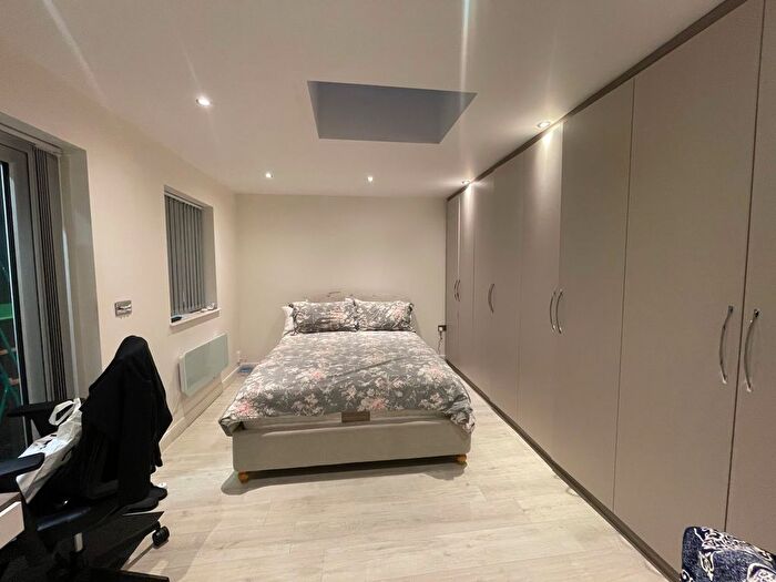 5 Bedroom Terraced House To Rent In Park Avenue, Southall, UB1