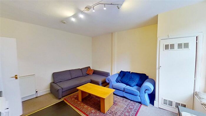 3 Bedroom Flat To Rent In King Stables Road, Edinburgh, EH1