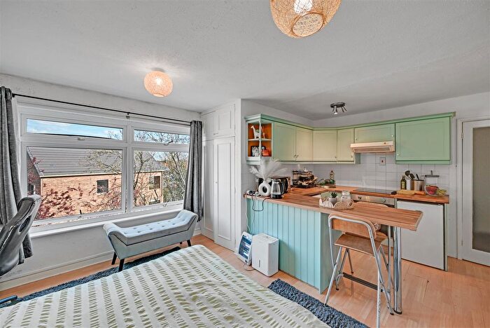 Studio To Rent In Stourton Avenue, Hanworth, TW13