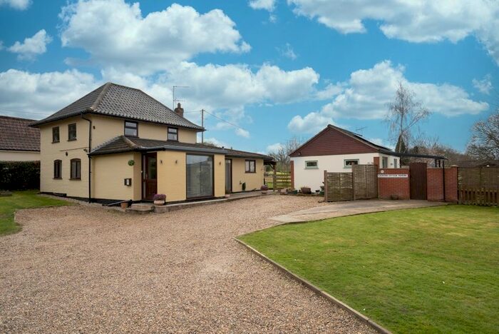 4 Bedroom Detached House For Sale In Long Lane, Strumpshaw, Norwich, NR13