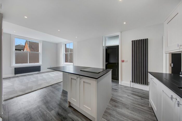 2 Bedroom Flat To Rent In New Square, Chesterfield, S40