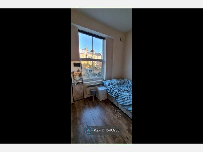 Studio To Rent In Tufnell Park Road, London, N7