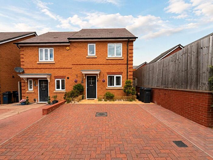 3 Bedroom Semi-Detached House For Sale In Sycamore Grove, Birmingham, West Midlands, B38