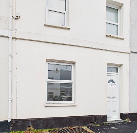 3 Bedroom Terraced House To Rent In Keynsham Street, Cheltenham, GL52