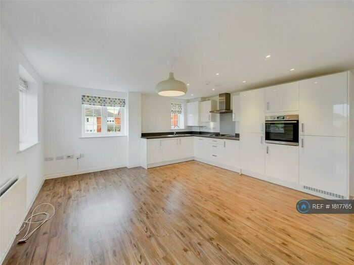 2 Bedroom Flat To Rent In Nicholson Drive, Wokingham, RG41