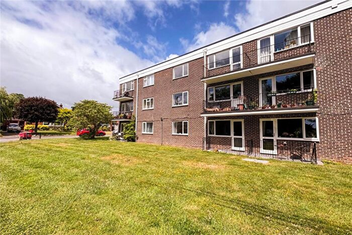 2 Bedroom Apartment For Sale In Kenilworth Close, New Milton, Hampshire, BH25