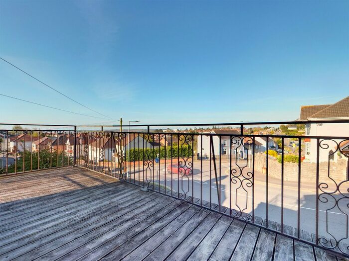 2 Bedroom Flat To Rent In Carnglas Road, Tycoch, Swansea, SA2