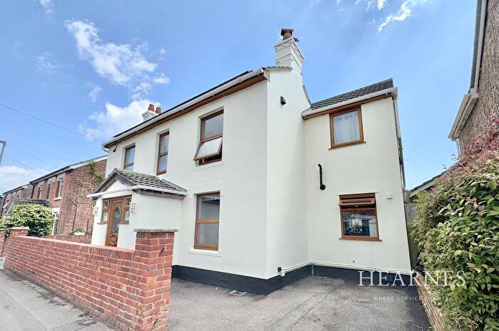 6 Bedroom Detached House For Sale In Priestley Road, Bournemouth, BH10