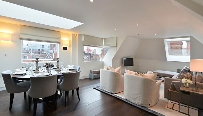 2 Bedroom Flat To Rent In Duke Street, Mayfair, London, W1K