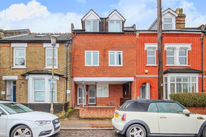 1 Bedroom Flat To Rent In Northcote Road, St Margarets, Twickenham, TW1