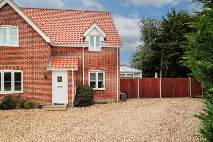 2 Bedroom Semi Detached House For Sale In Chapel Road, Foxley, Norfolk, NR20