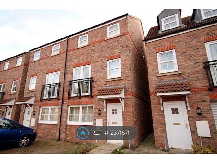 5 Bedroom Semi-Detached House To Rent In Hornby Court, York, YO31
