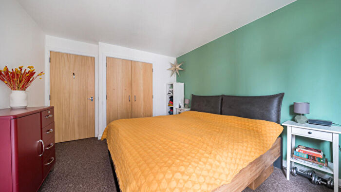2 Bedroom Flat For Sale In Taylor Place, Bow, E3