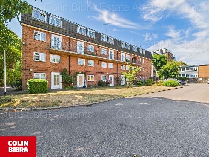 2 Bedroom Maisonette For Sale In College Court, The Mall, Ealing, W5