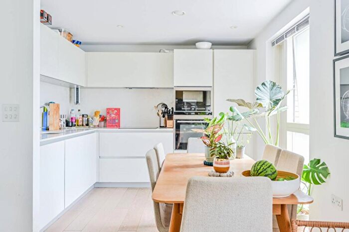 3 Bedroom Flat To Rent In New North Road, , Hackney, London, N1