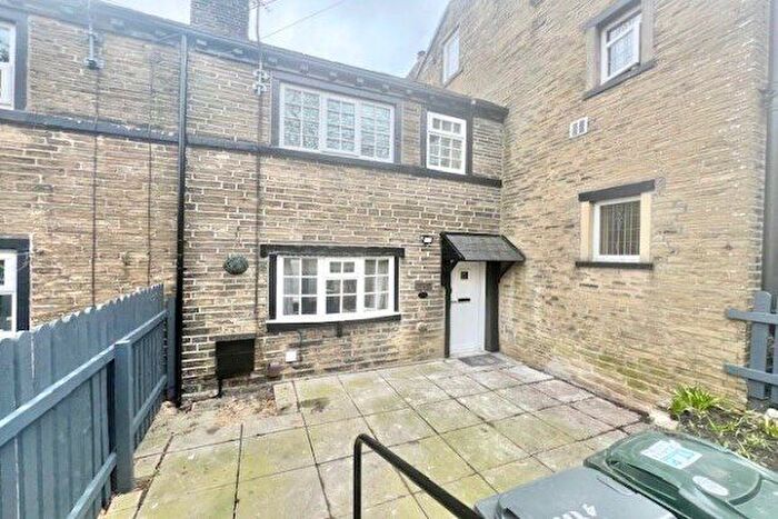 2 Bedroom Property To Rent In Reva Syke Road, Bradford, BD14