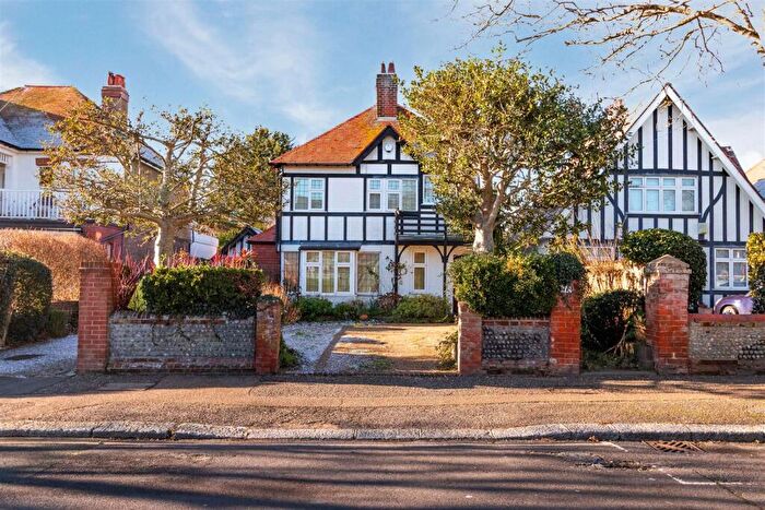 3 Bedroom Detached House For Sale In Windsor Road, Worthing, BN11