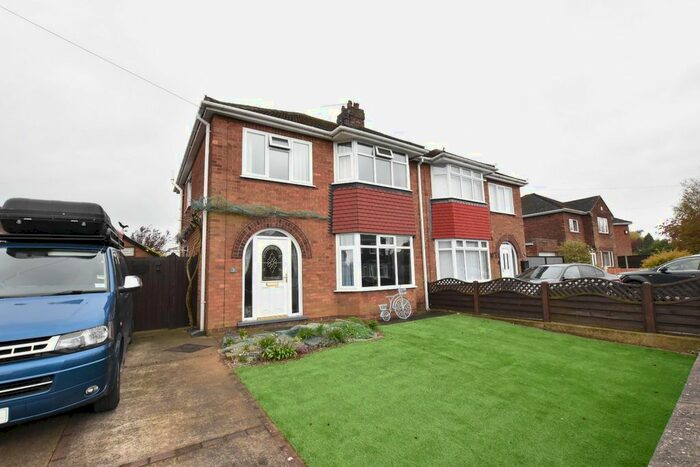 3 Bedroom Semi-Detached House To Rent In Clarendon Road, Scunthorpe, DN17