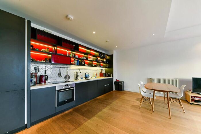 3 Bedroom Apartment For Sale In Hercules House, London, E14