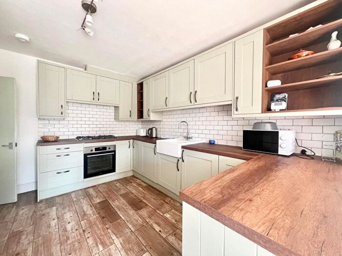 5 Bedroom Semi-detached House To Rent In Warwick Avenue, Nottingham, NG9