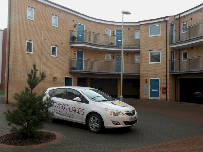 2 Bedroom Flat To Rent In Spectre Court, Hatfield, AL10