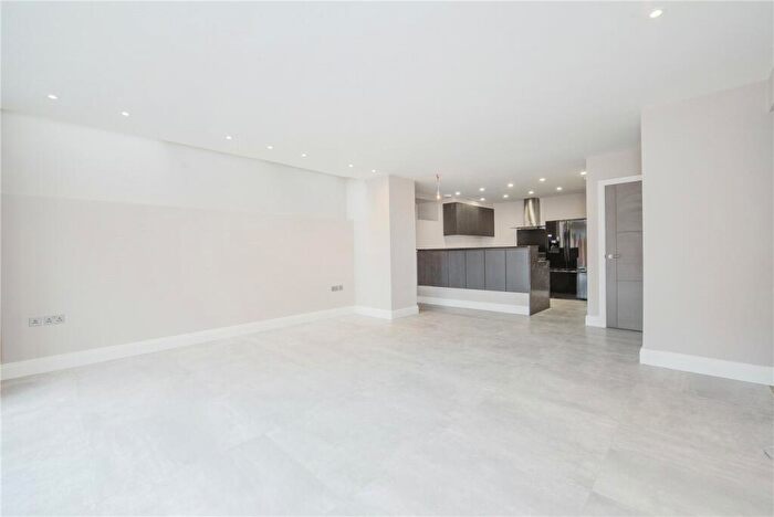 2 Bedroom Apartment To Rent In Lyndhurst Road, London, NW3