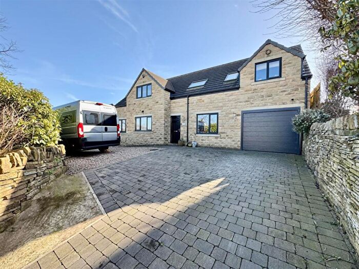4 Bedroom Detached House For Sale In Kaye Lane, Almondbury, Huddersfield, HD5