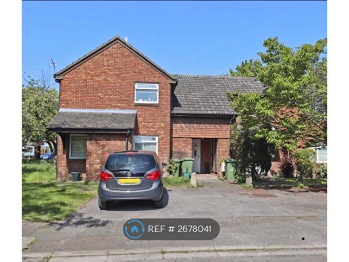 Studio To Rent In Wooburn Close, Uxbridge, UB8