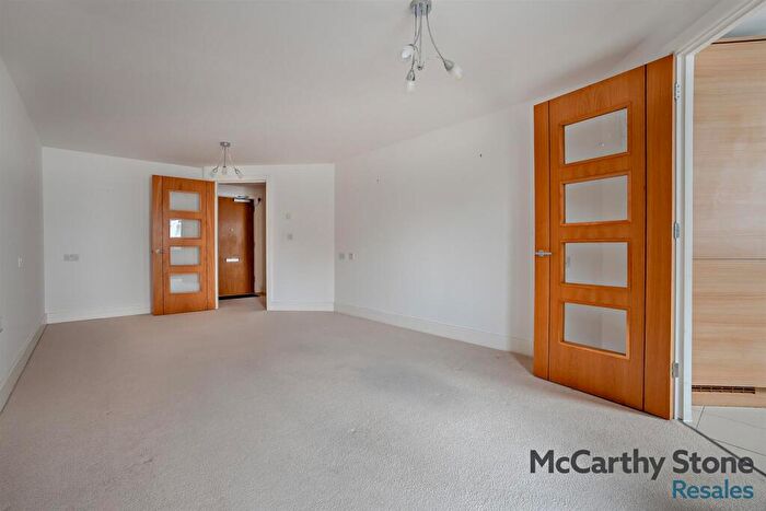 1 Bedroom Apartment For Sale In Corbett Court The Brow, Burgess Hill, RH15
