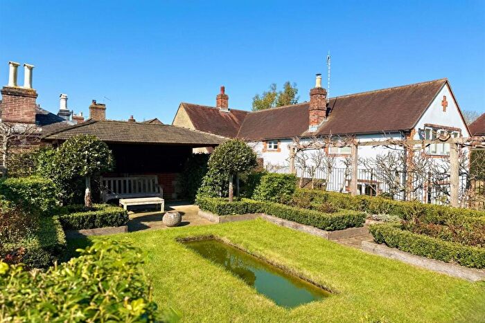 4 Bedroom Character Property For Sale In High Street, Amberley, BN18