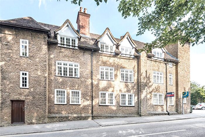 1 Bedroom Flat For Sale In Guildford, Surrey, GU2