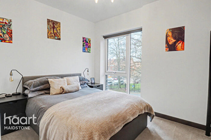 1 Bedroom Apartment For Sale In Guinevere Point, Maidstone, ME14