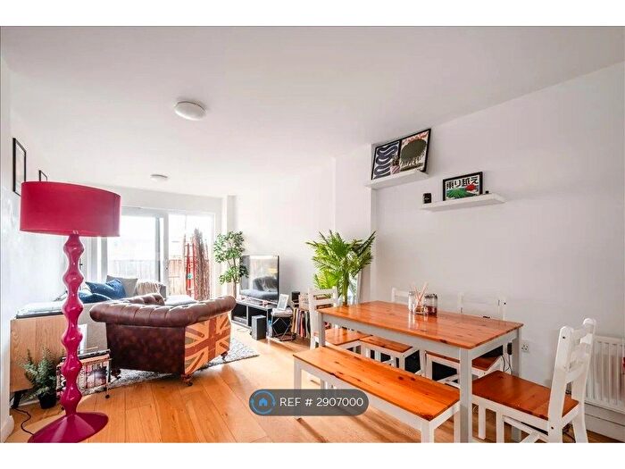 3 Bedroom Flat To Rent In Ceramic Works, London, E9