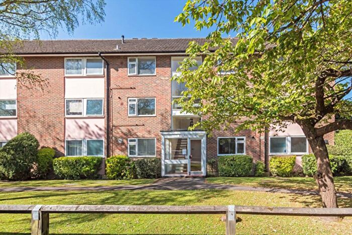 2 Bedroom Flat To Rent In Royal Avenue, Worcester Park, KT4