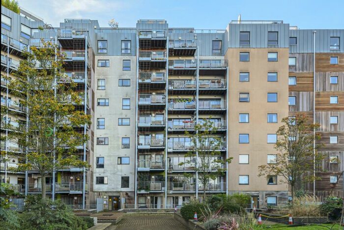 2 Bedroom Flat To Rent In Seren Park Gardens London, SE3