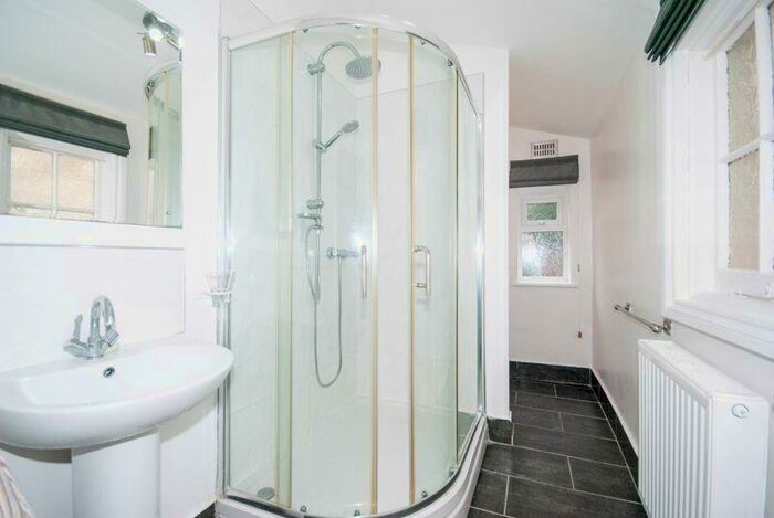 1 Bedroom Flat To Rent In Dundonald Drive, Leigh-On-Sea, SS9