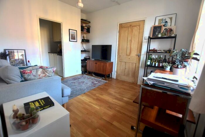 1 Bedroom Flat To Rent In Gibson Gardens, London, N16