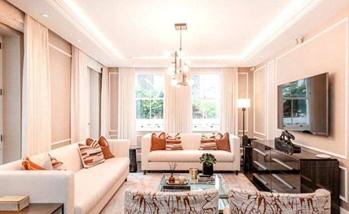 3 Bedroom Flat To Rent In Prince Of Wales Terrace, Kensington, London, W8