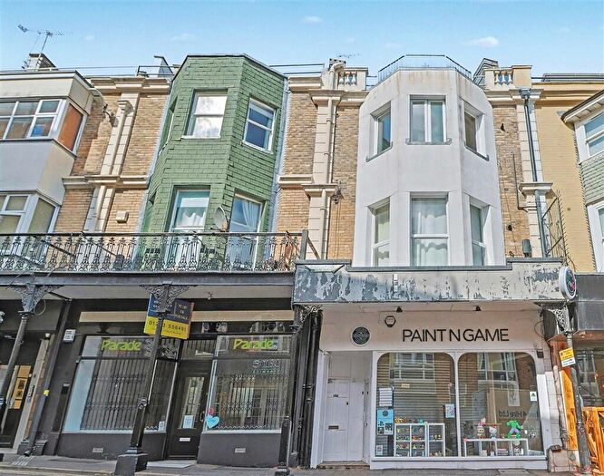 2 Bedroom Flat For Sale In Albert Road, Bournemouth, BH1