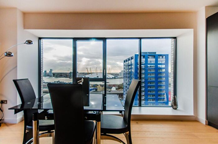 2 Bedroom Flat To Rent In Grantham House, Canary Wharf, London, E14