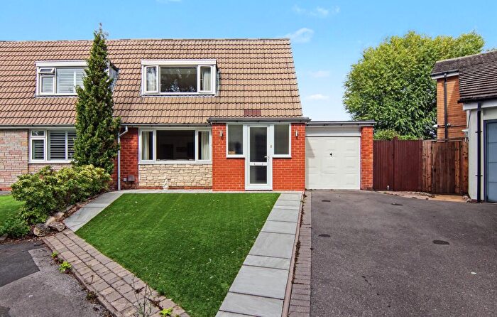 4 Bedroom Semi-Detached House For Sale In Needlers End Lane, Balsall Common, CV7
