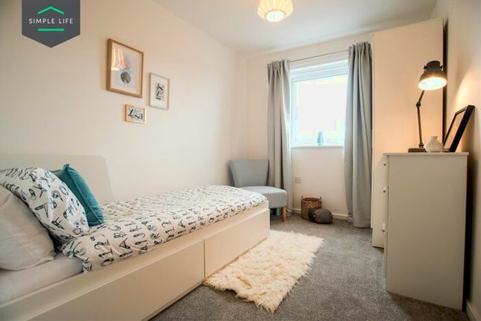 2 Bedroom Flat To Rent In Brookside Grange, Rochdale, OL16