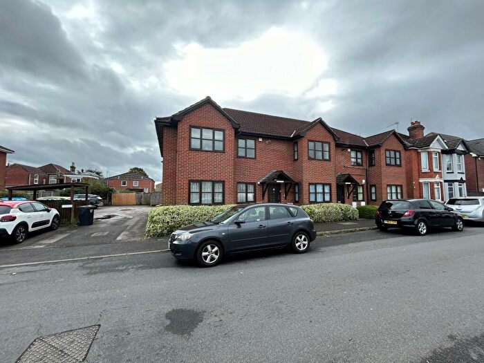 1 Bedroom Flat To Rent In Grove Road, SO15